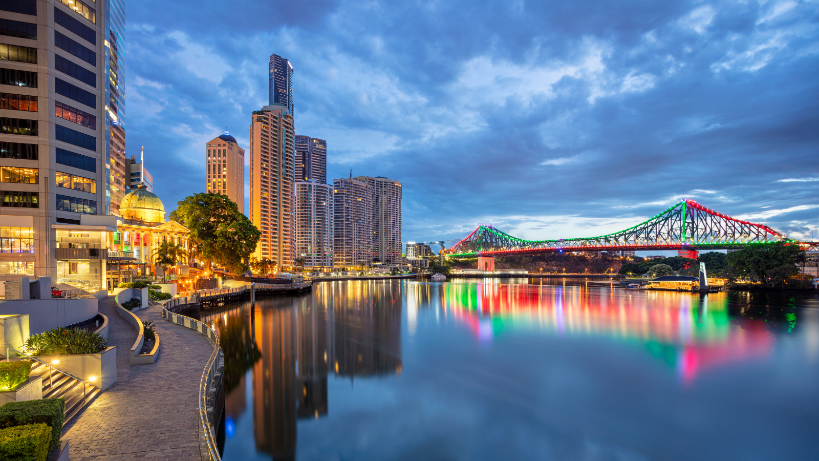 Brisbane skyline at night time.