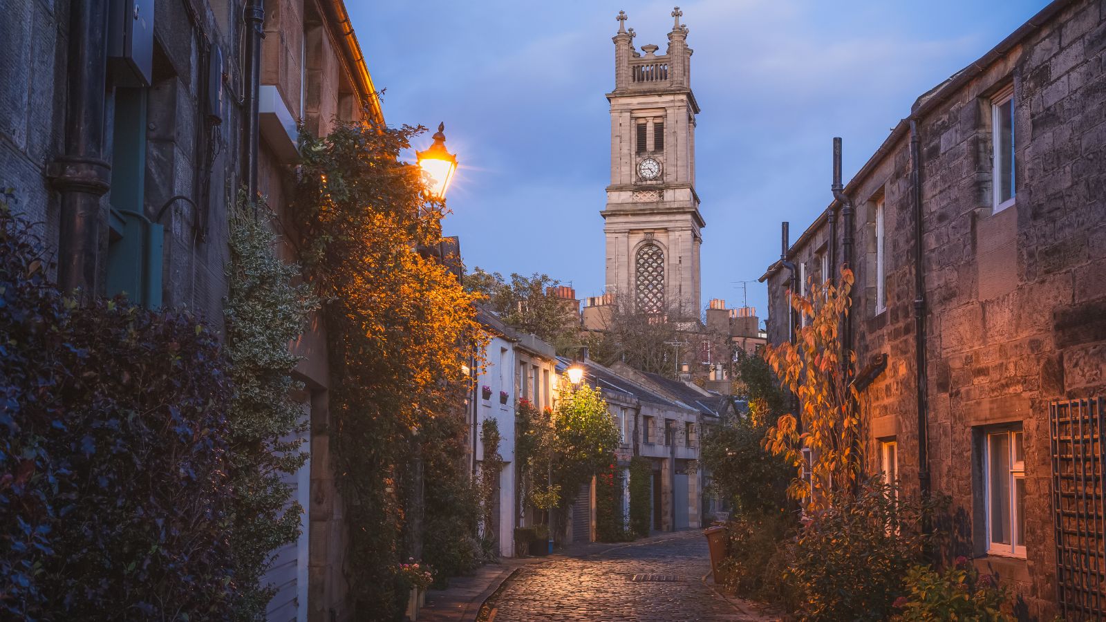 Circus Lane and Saint Stephen’s Church in Edinburgh at dusk.