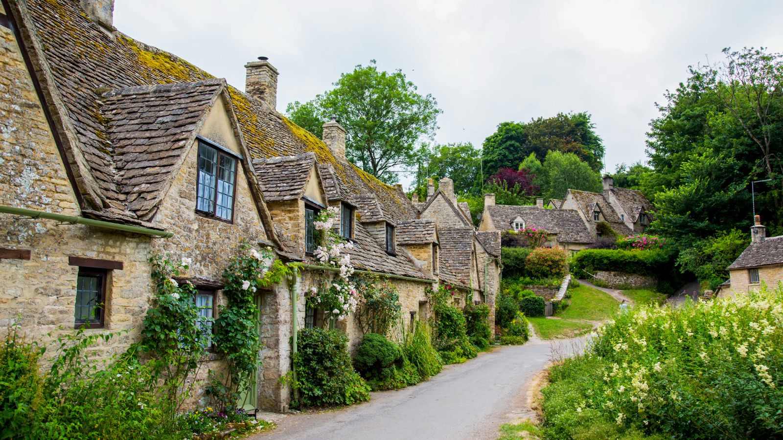 Cottages in a quiet countryside village in England